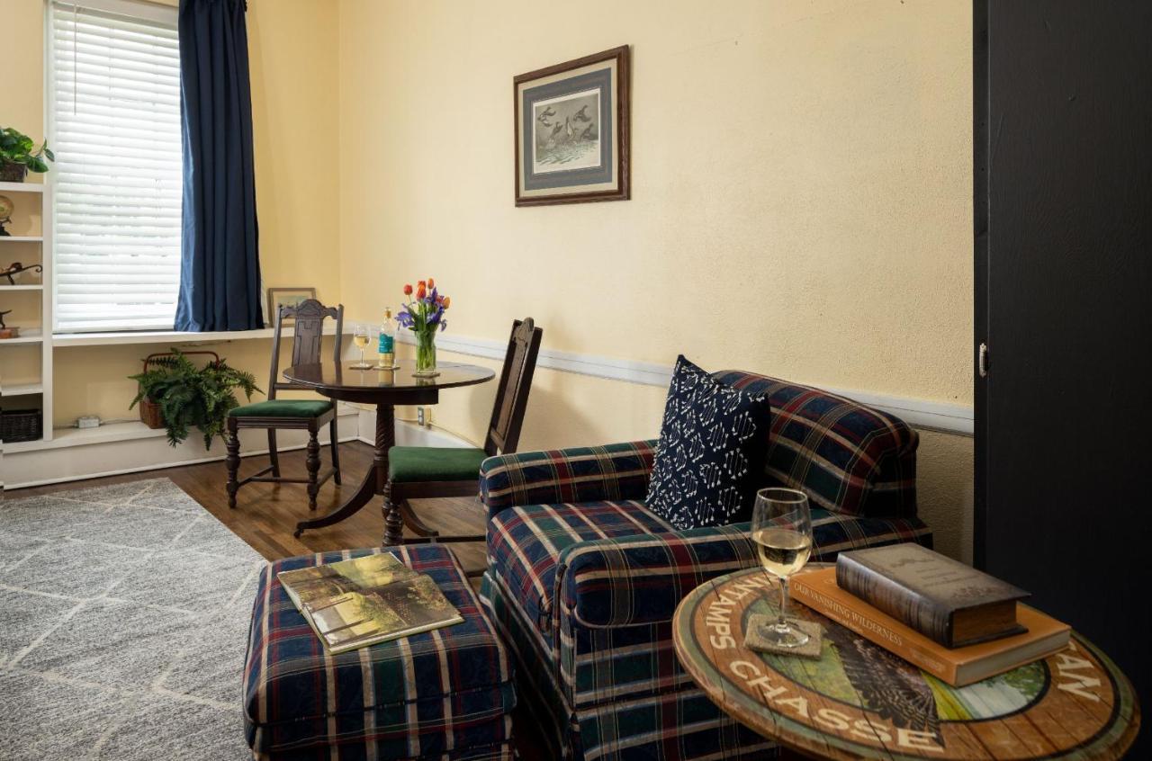 Magnolia Manor And Chapel Bed & Breakfast Humboldt Bagian luar foto