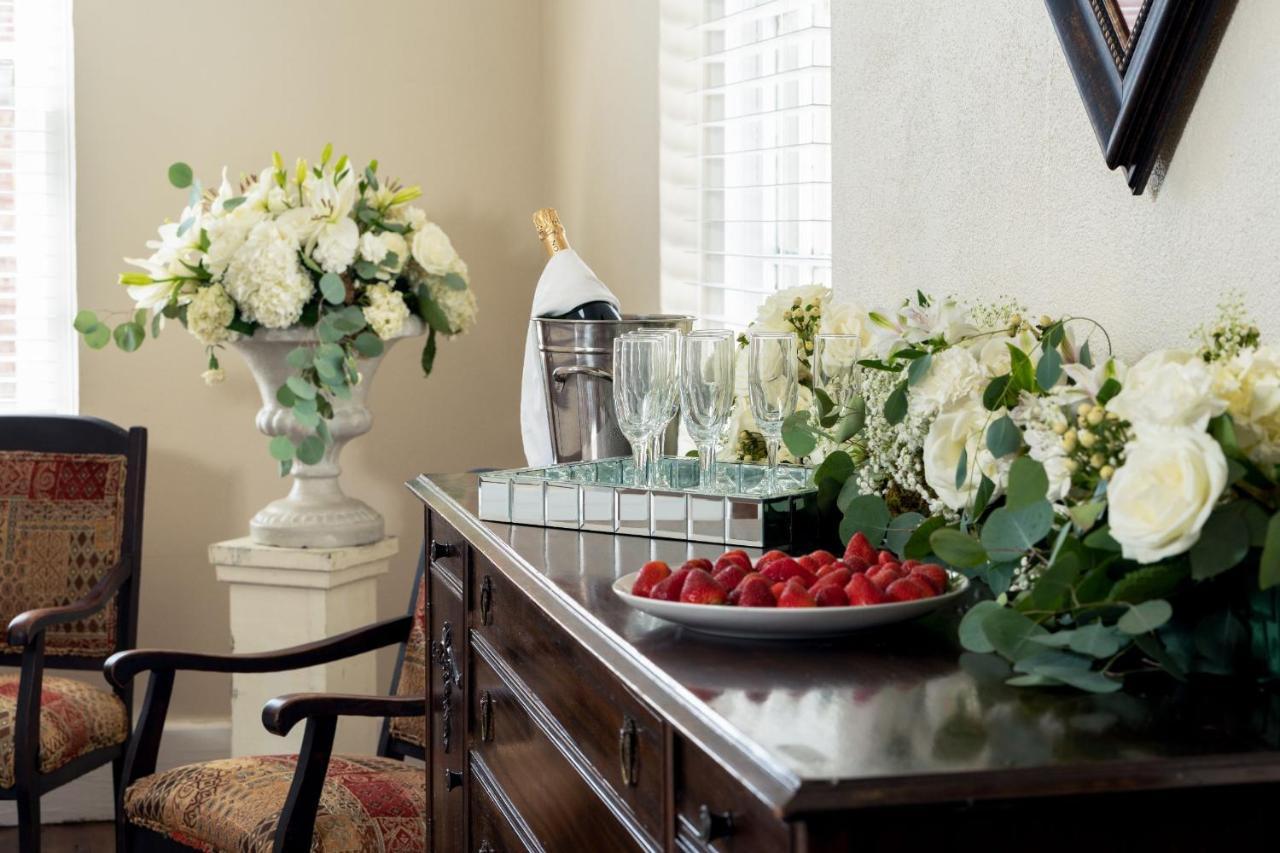 Magnolia Manor And Chapel Bed & Breakfast Humboldt Bagian luar foto