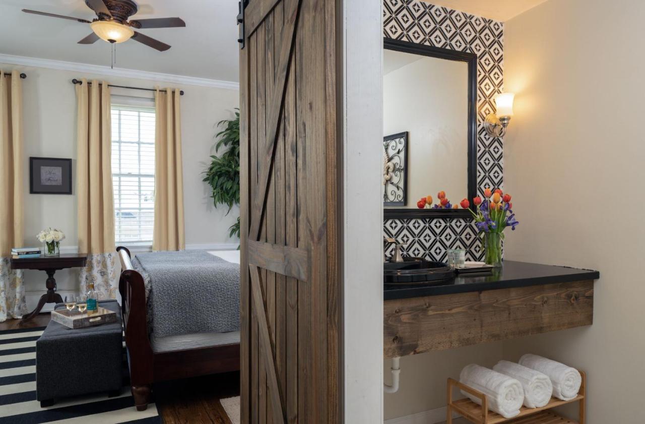 Magnolia Manor And Chapel Bed & Breakfast Humboldt Bagian luar foto