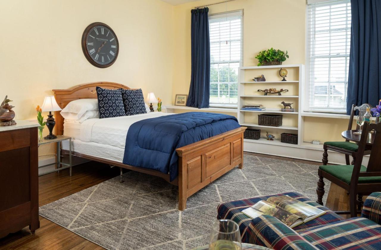 Magnolia Manor And Chapel Bed & Breakfast Humboldt Bagian luar foto