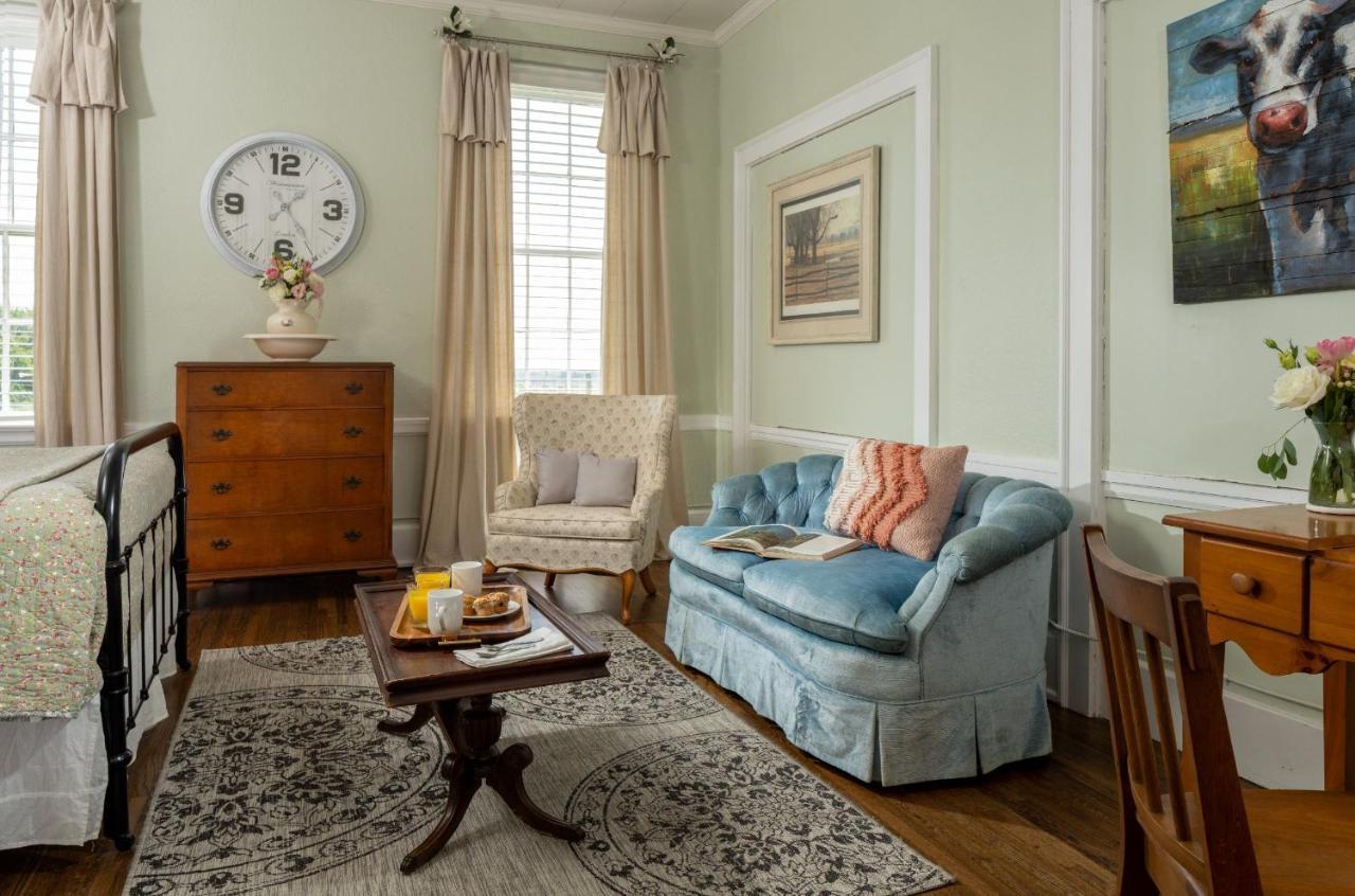 Magnolia Manor And Chapel Bed & Breakfast Humboldt Bagian luar foto