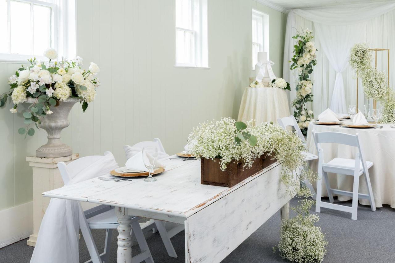 Magnolia Manor And Chapel Bed & Breakfast Humboldt Bagian luar foto