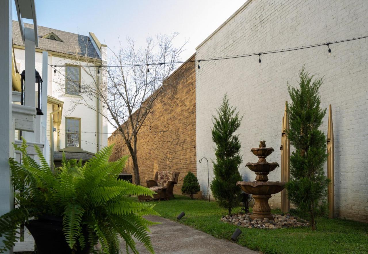 Magnolia Manor And Chapel Bed & Breakfast Humboldt Bagian luar foto