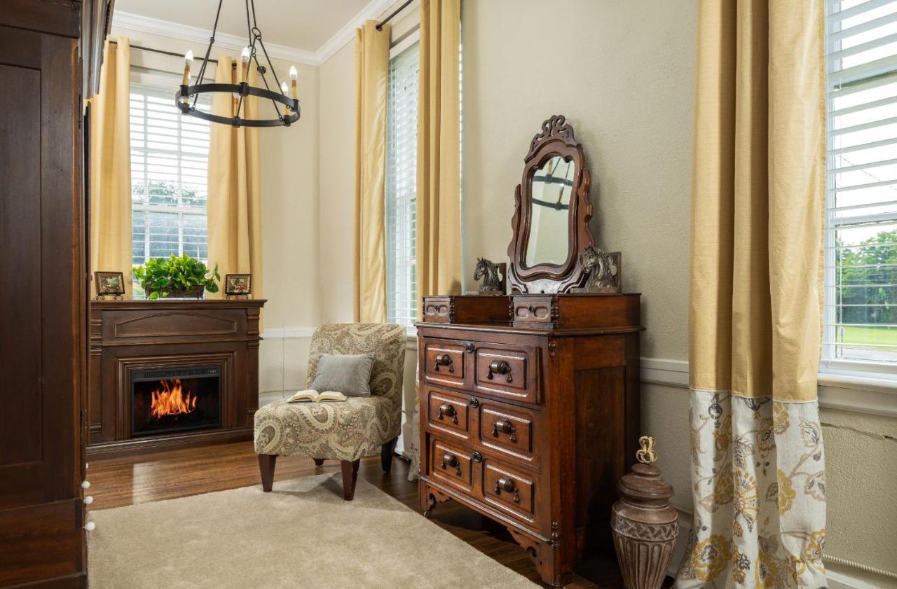 Magnolia Manor And Chapel Bed & Breakfast Humboldt Bagian luar foto