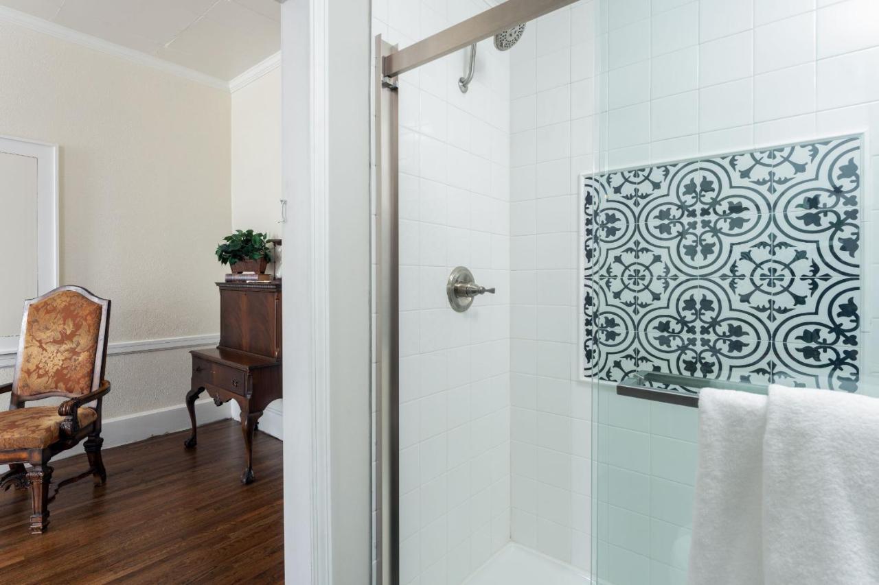 Magnolia Manor And Chapel Bed & Breakfast Humboldt Bagian luar foto