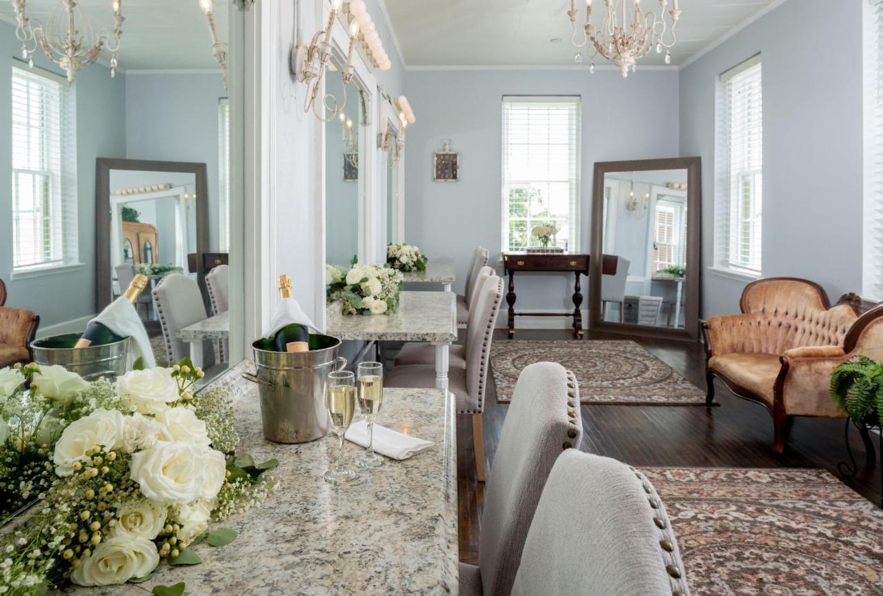 Magnolia Manor And Chapel Bed & Breakfast Humboldt Bagian luar foto