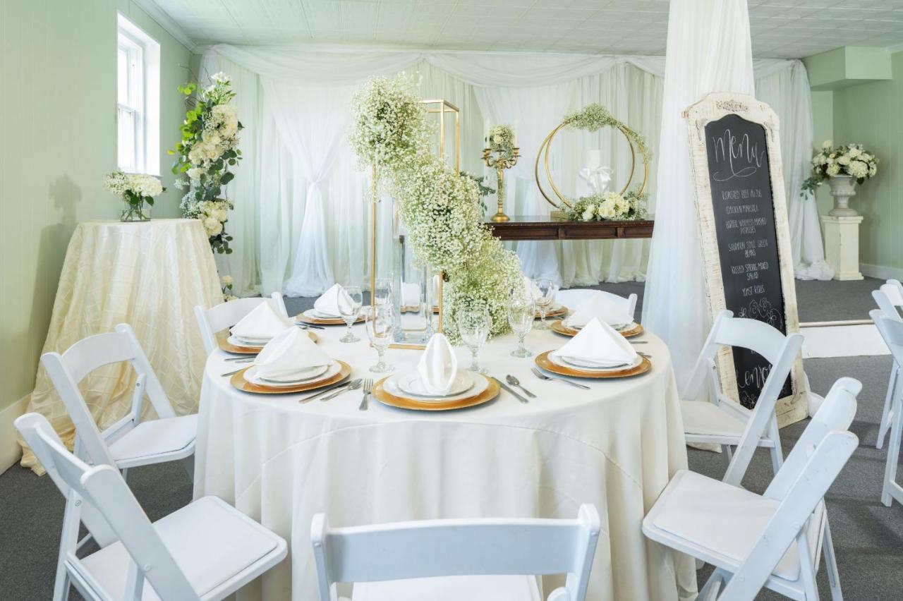 Magnolia Manor And Chapel Bed & Breakfast Humboldt Bagian luar foto